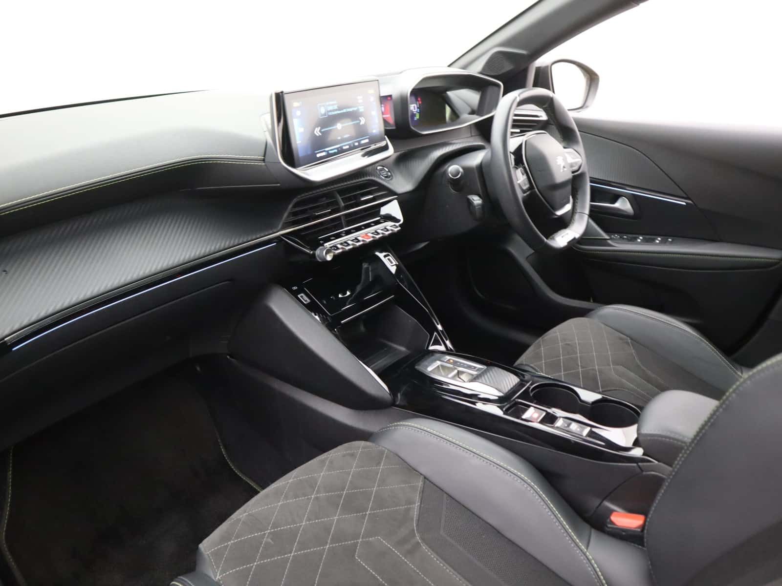 Peugeot E-208