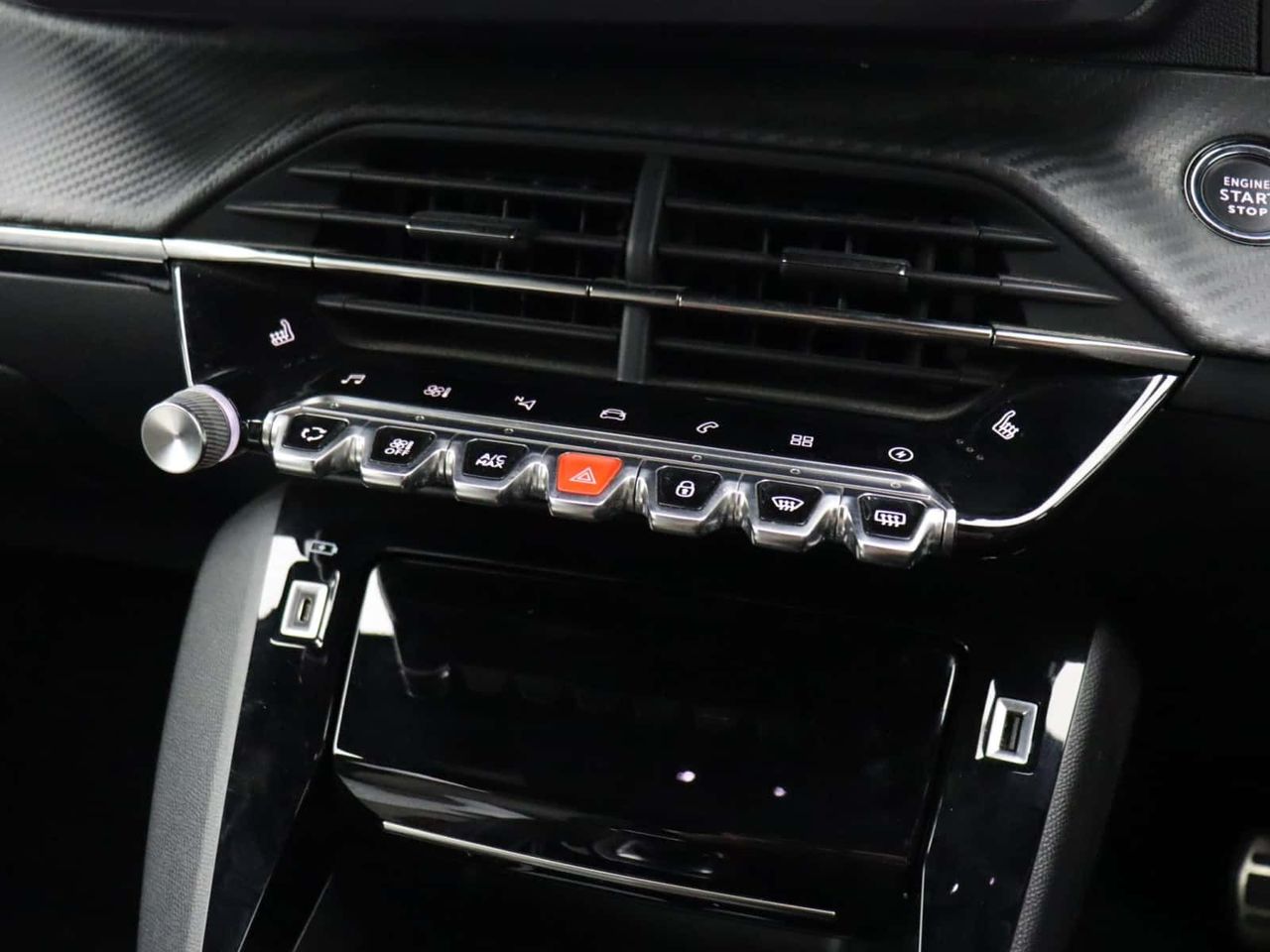 Peugeot E-2008 