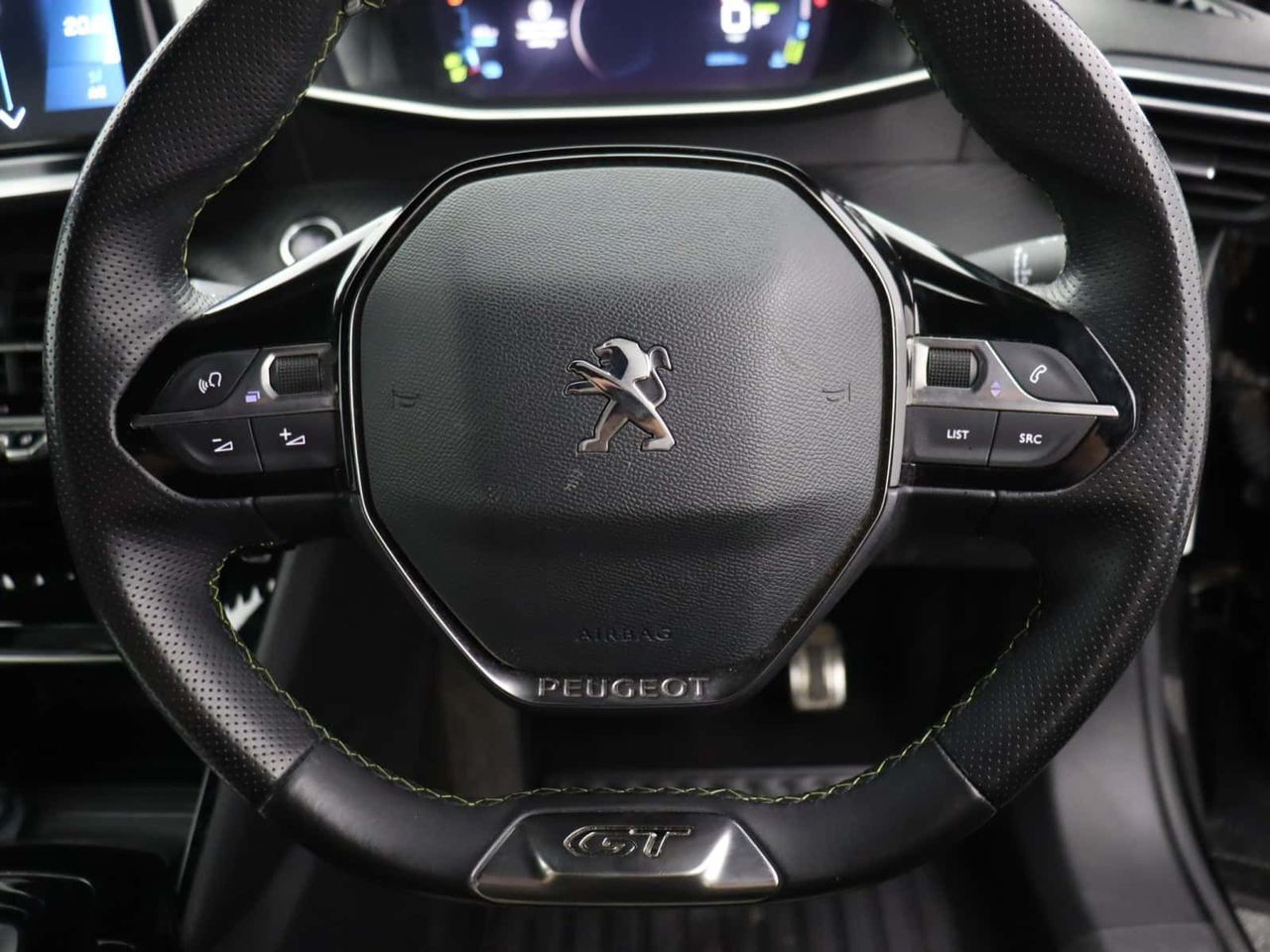 Peugeot E-2008 