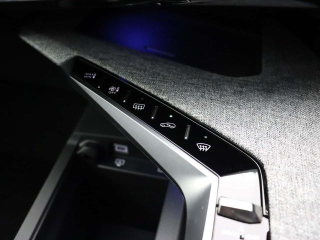 Peugeot E-3008