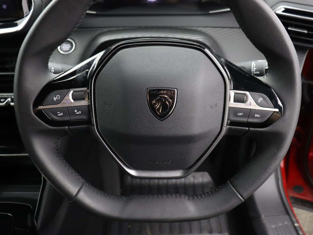 Peugeot E-2008 