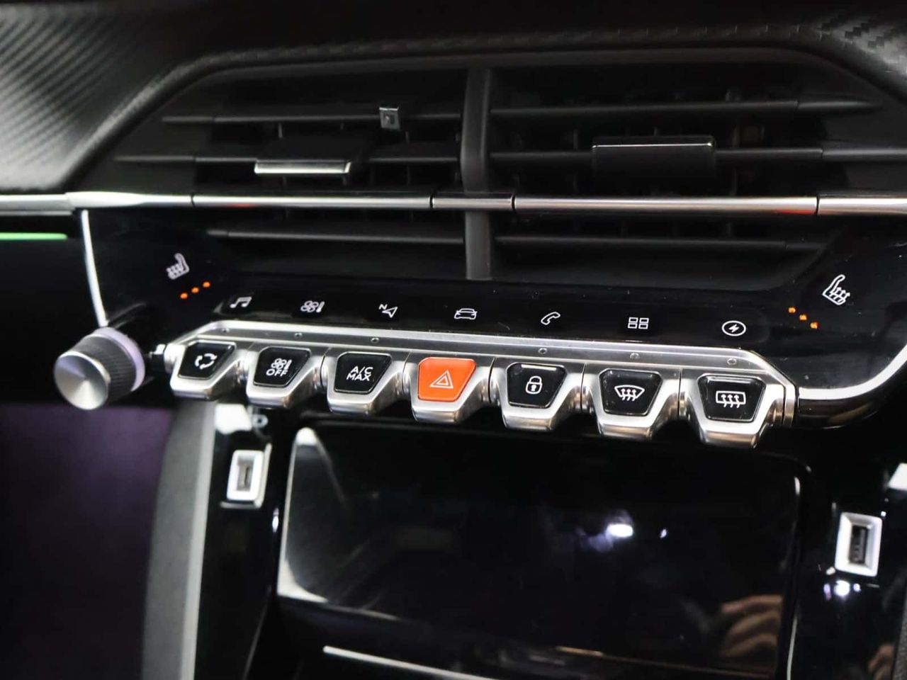 Peugeot E-2008
