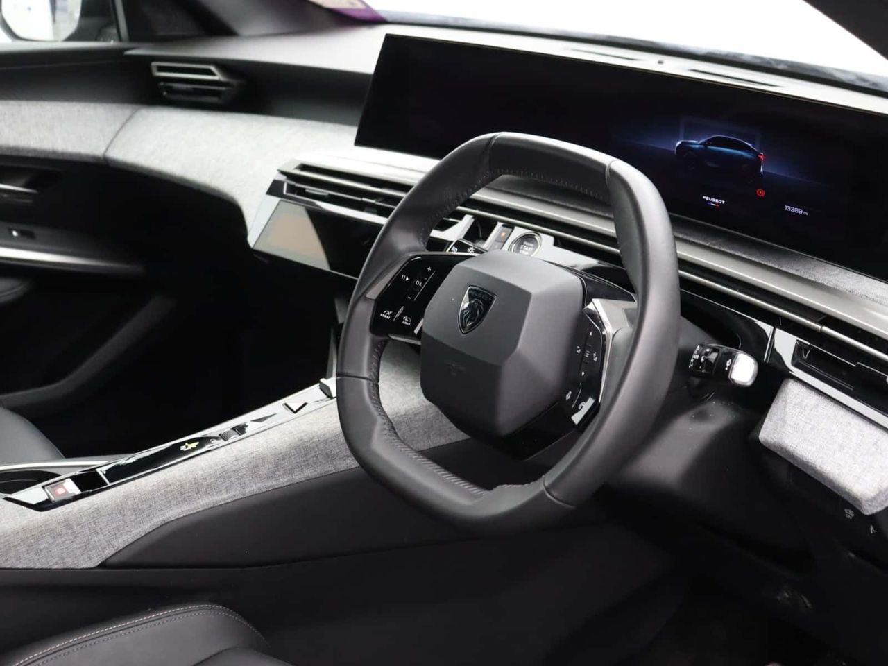 Peugeot E-3008