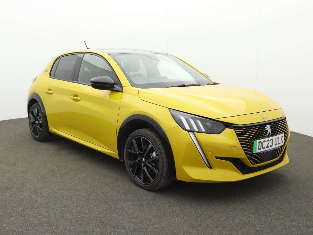 Peugeot E-208