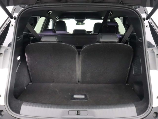 Peugeot E-5008