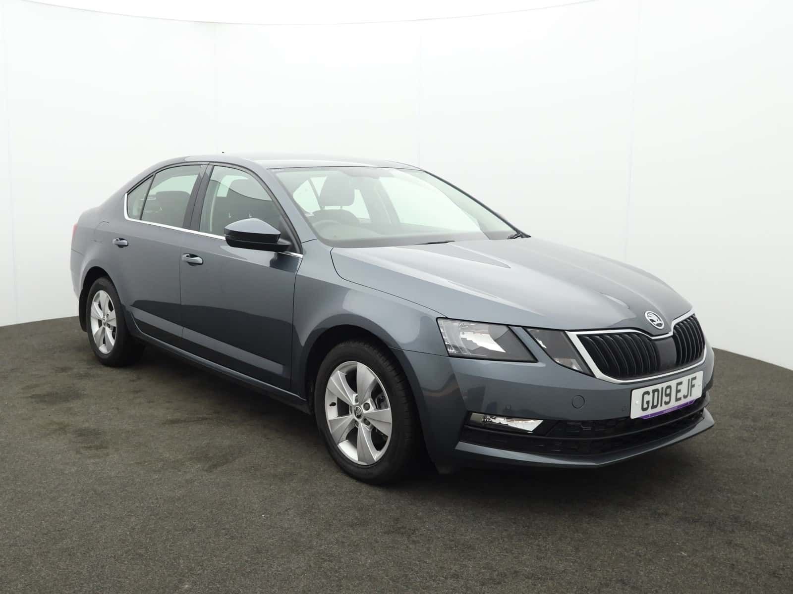 Skoda Octavia listing photo