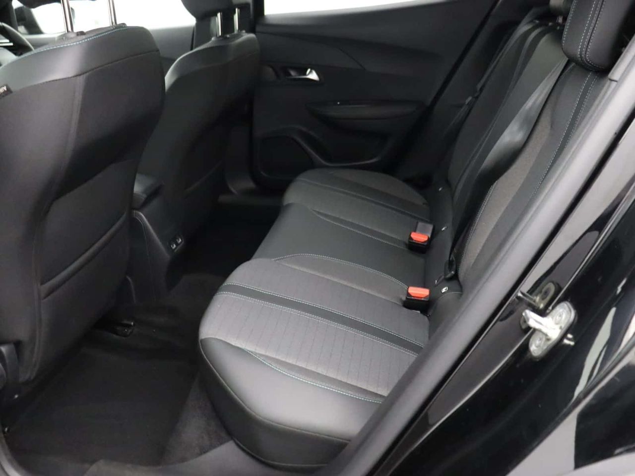 Peugeot E-2008