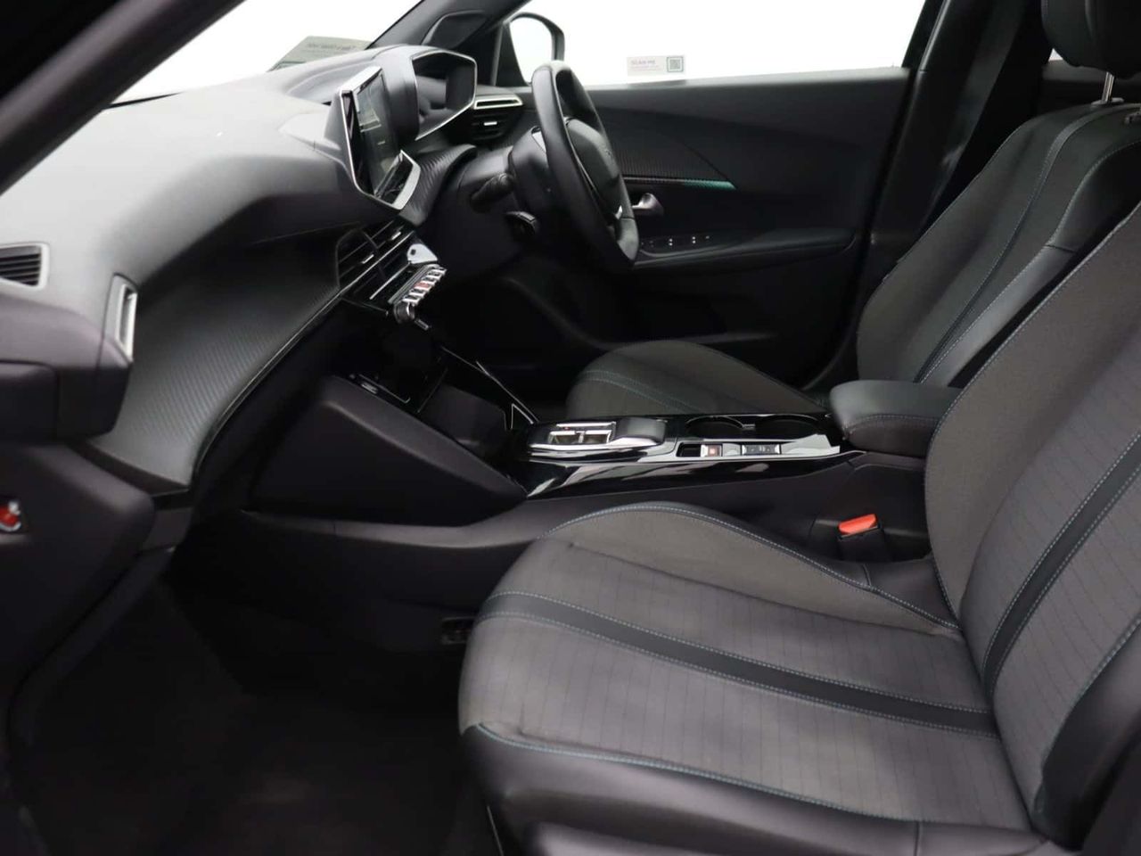 Peugeot E-2008
