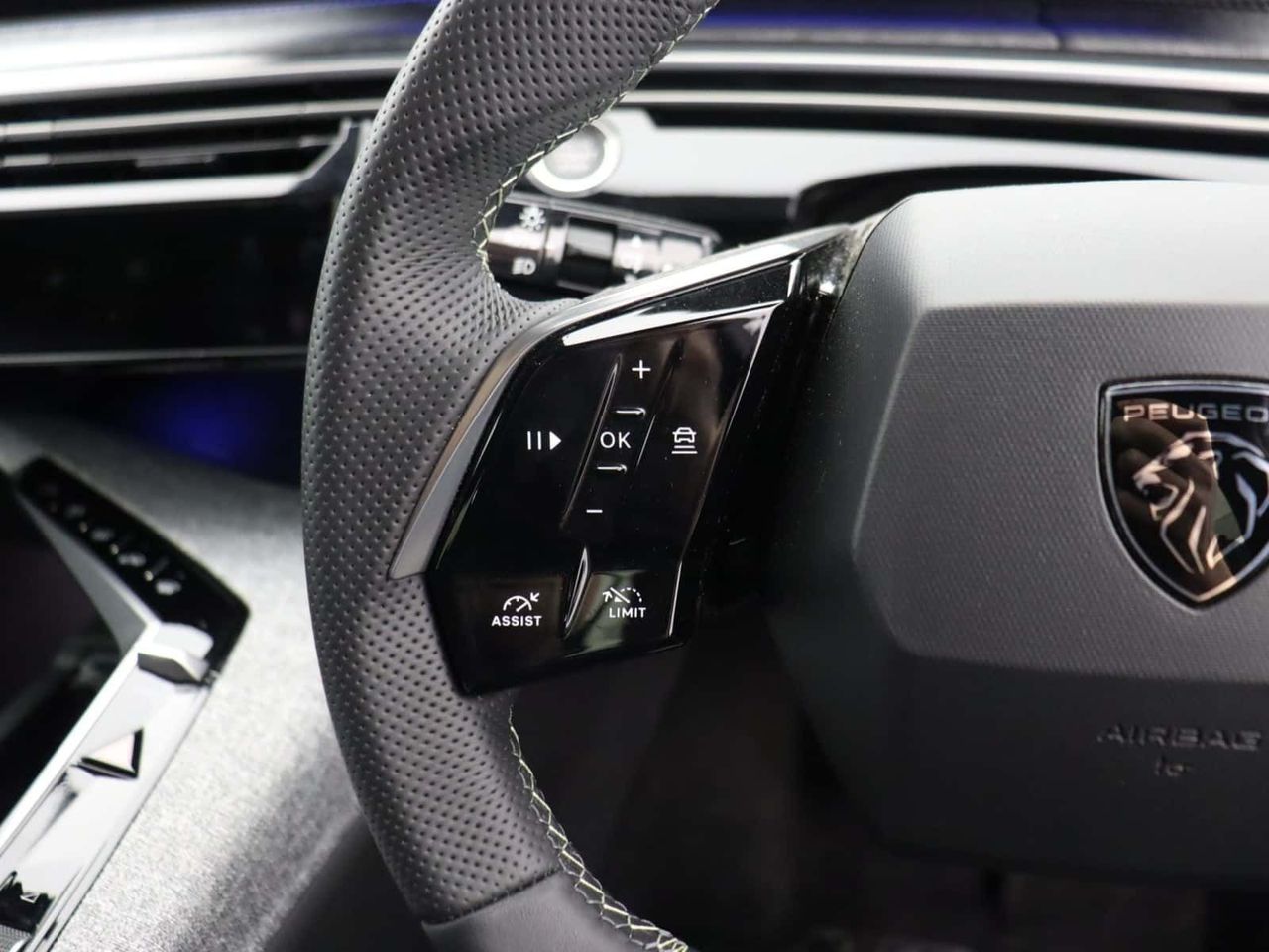 Peugeot E-3008