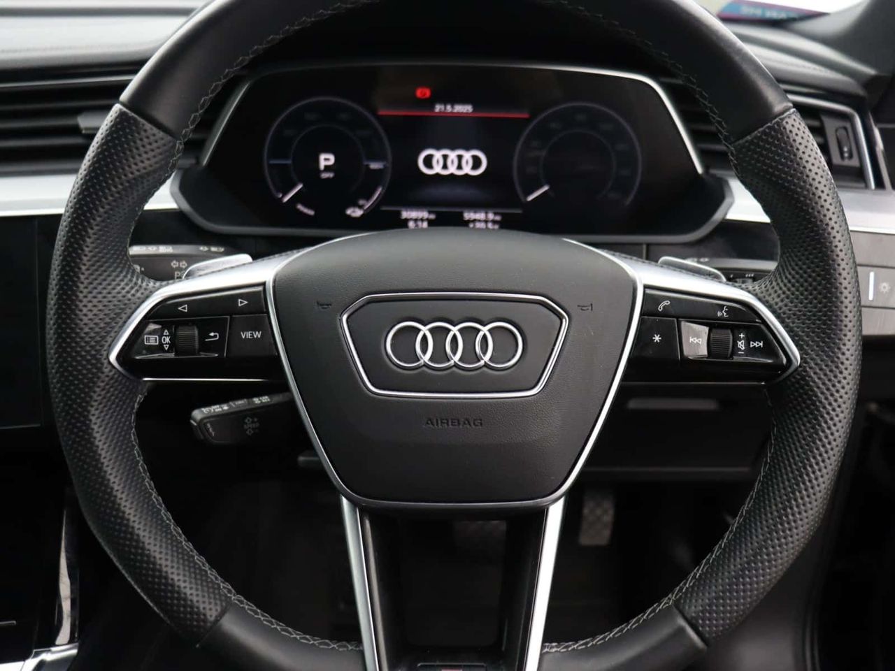 Audi e-tron 