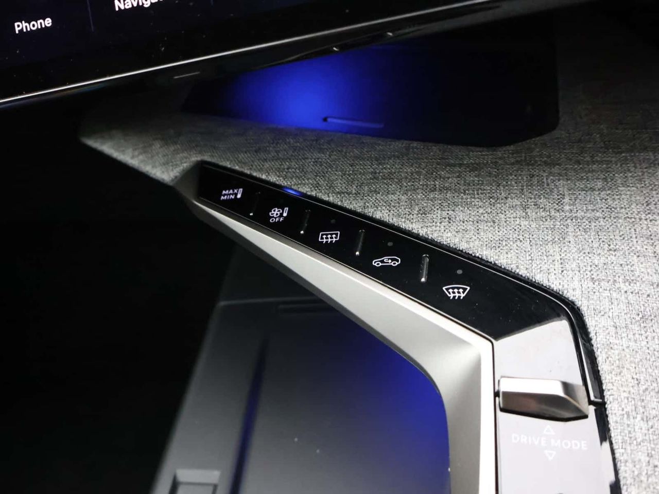 Peugeot E-3008