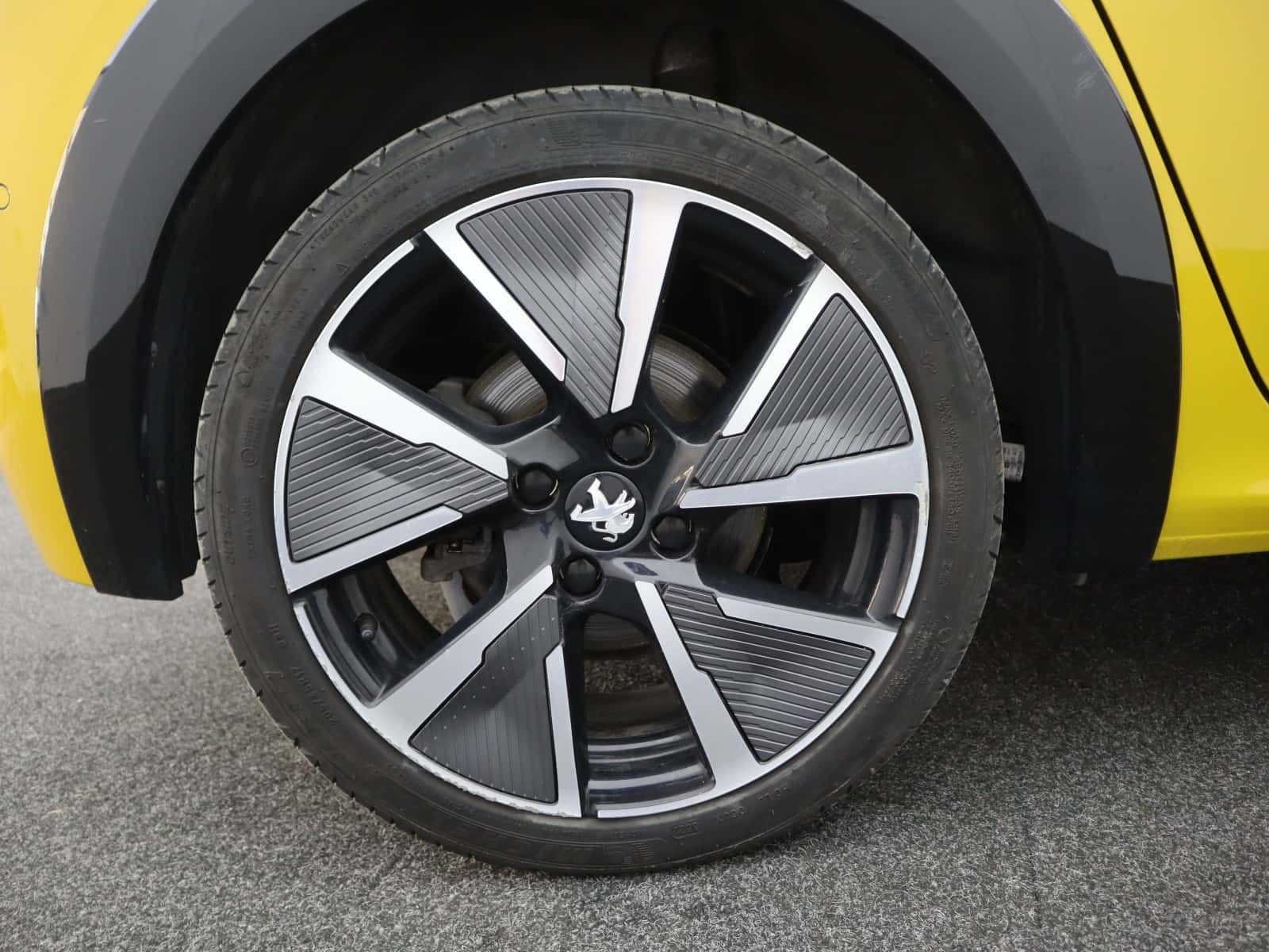 Peugeot E-208