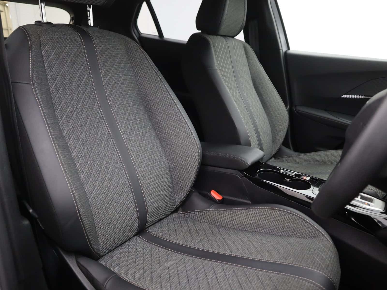 Peugeot E-2008
