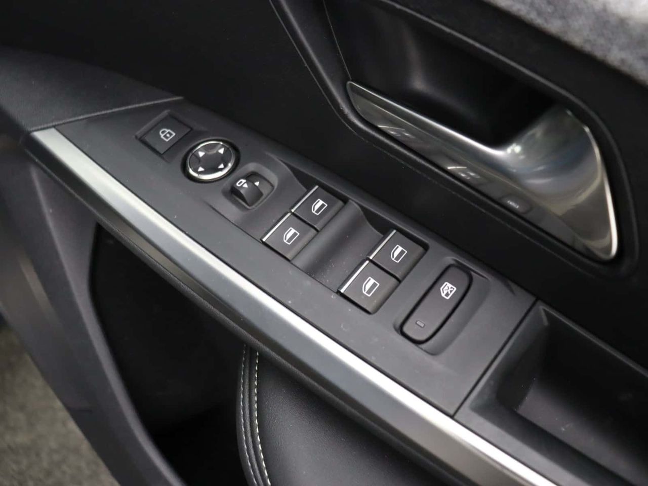 Peugeot E-3008