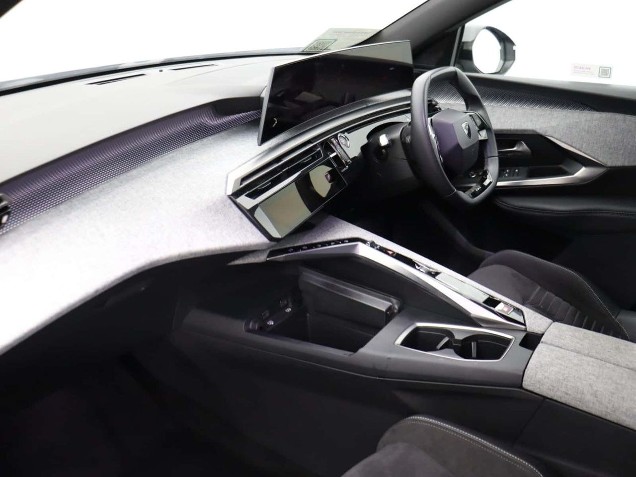 Peugeot E-5008