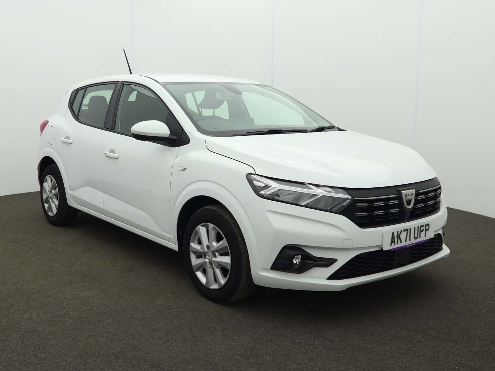 Dacia Sandero listing photo