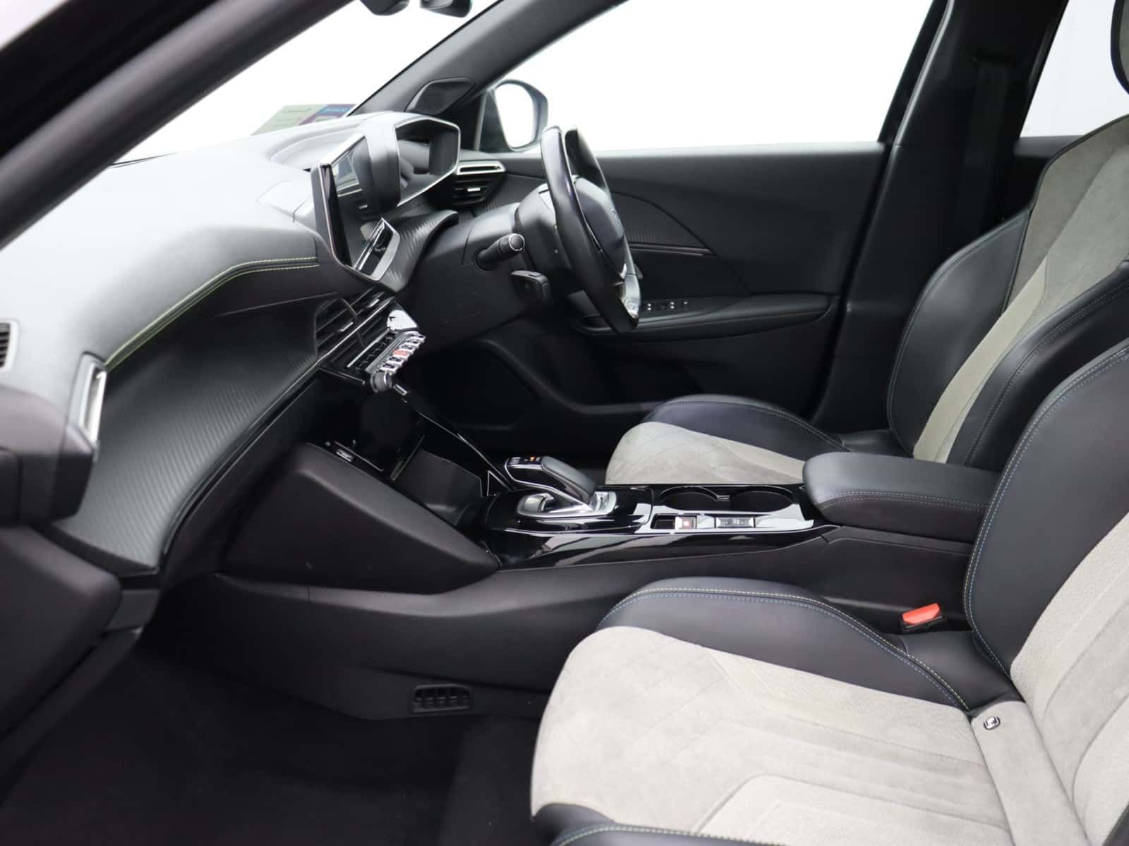 Peugeot E-2008