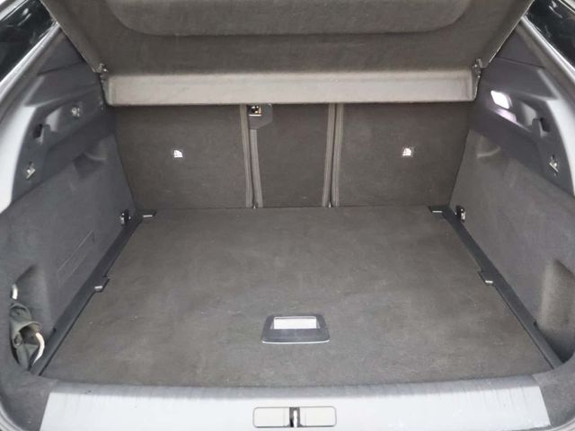 Peugeot E-3008