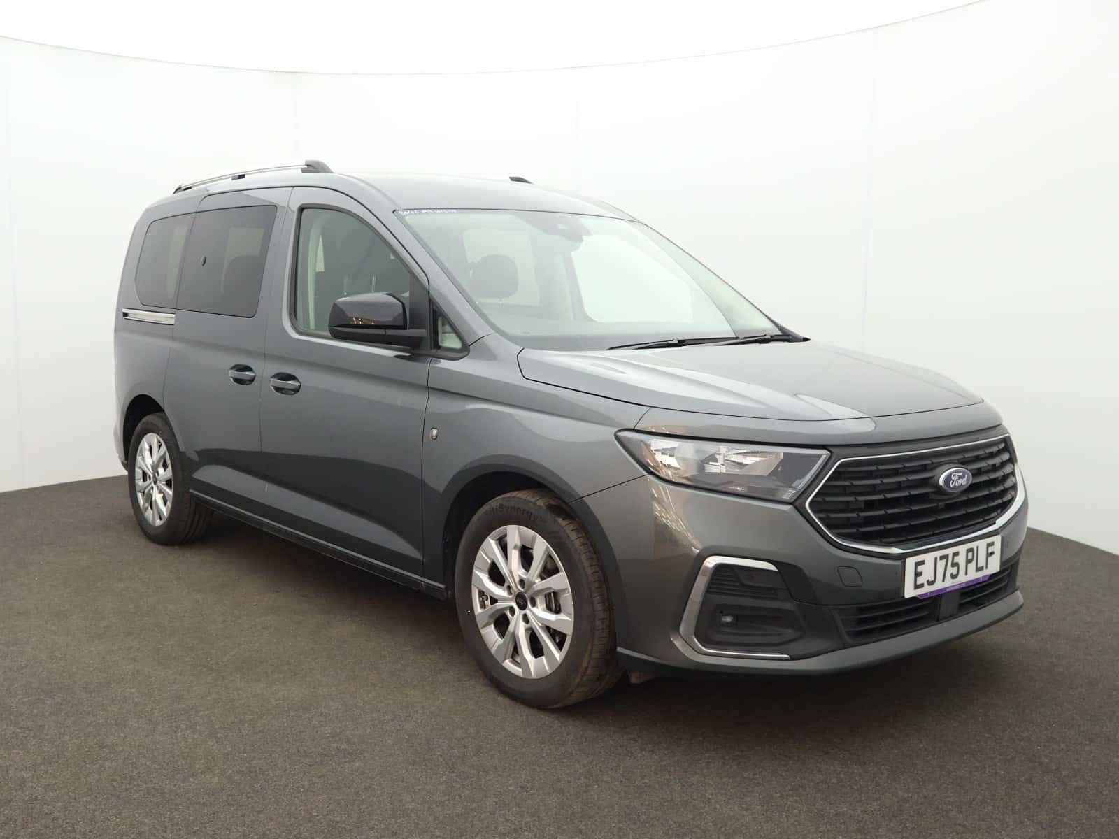 Ford Tourneo Connect listing photo