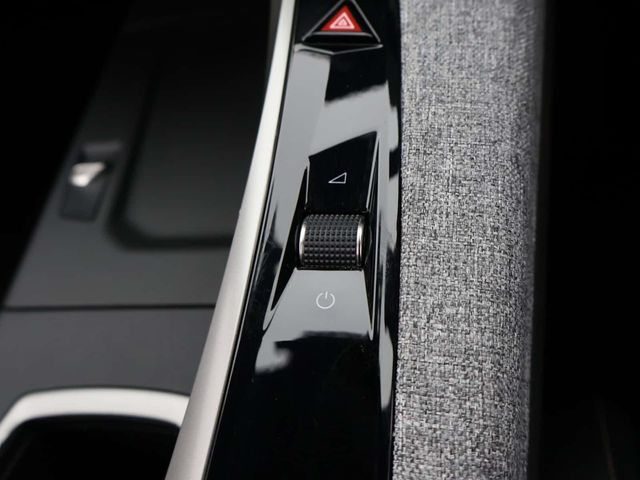 Peugeot E-3008