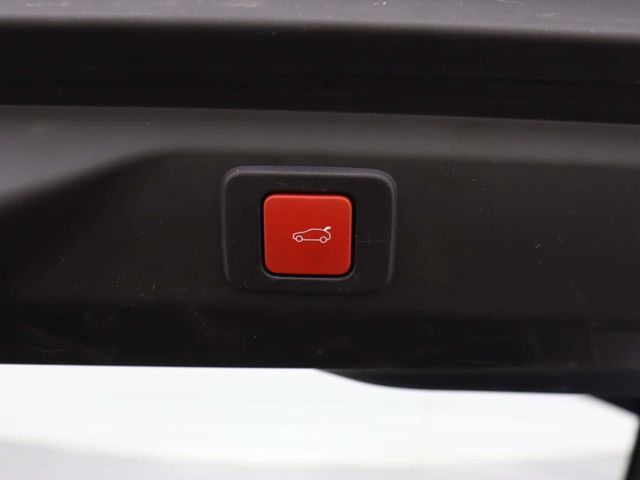 Peugeot E-3008
