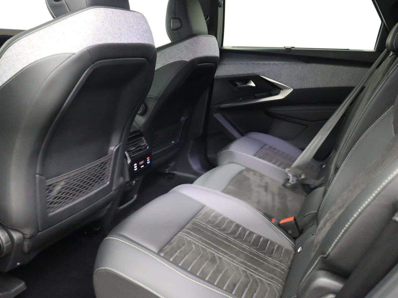 Peugeot E-5008