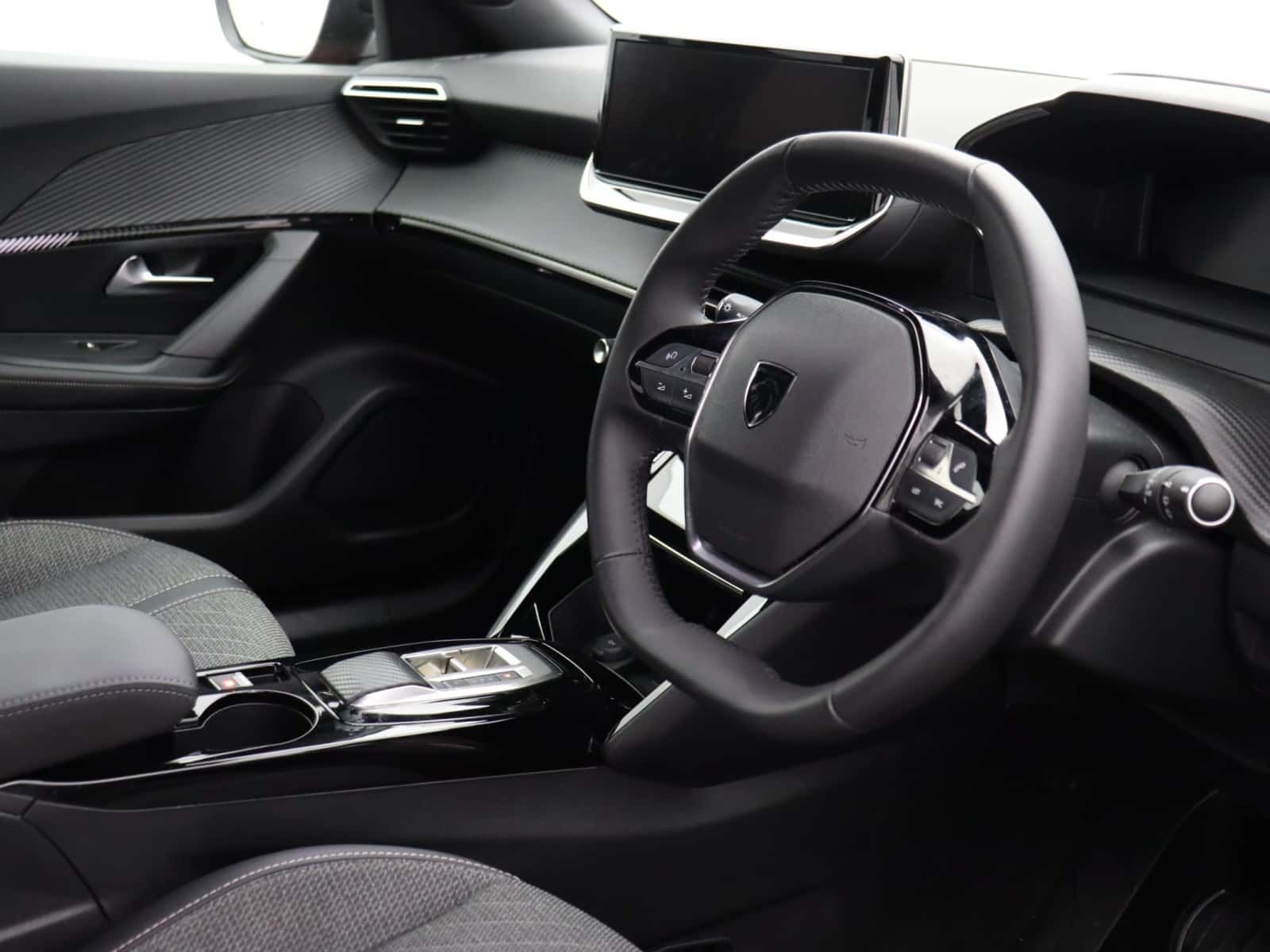 Peugeot E-2008