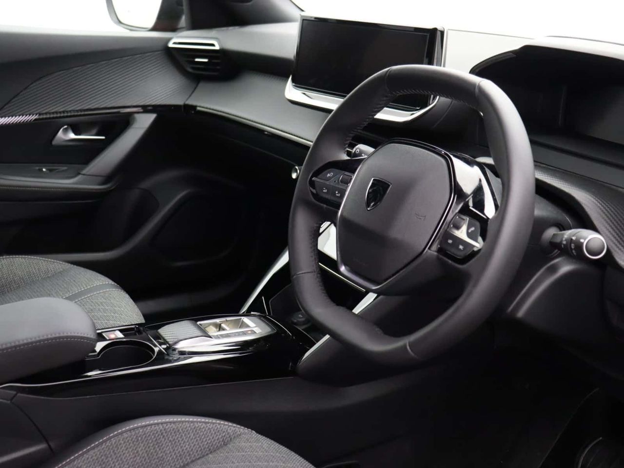 Peugeot E-2008 