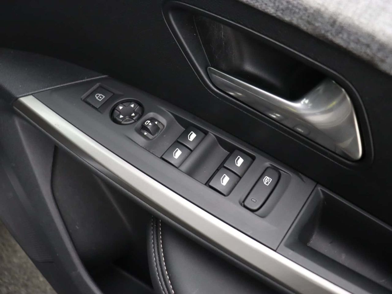 Peugeot E-3008