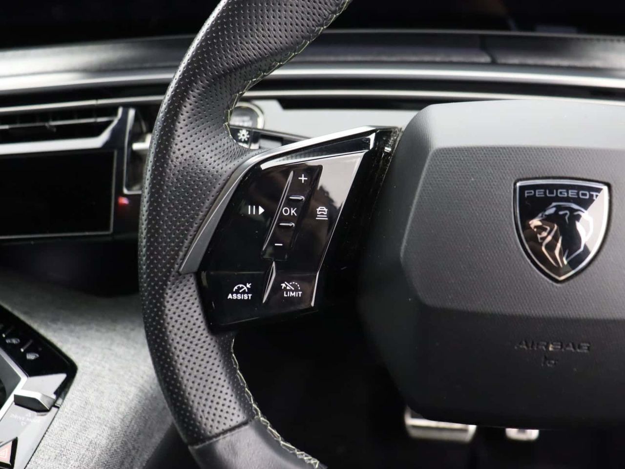 Peugeot E-3008