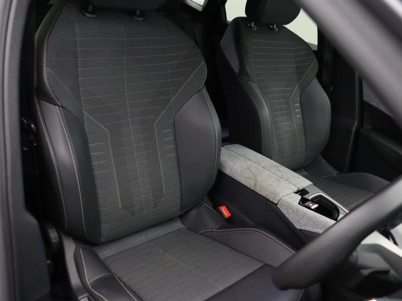 Peugeot E-3008