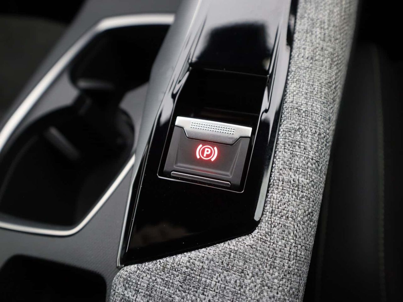 Peugeot E-3008 
