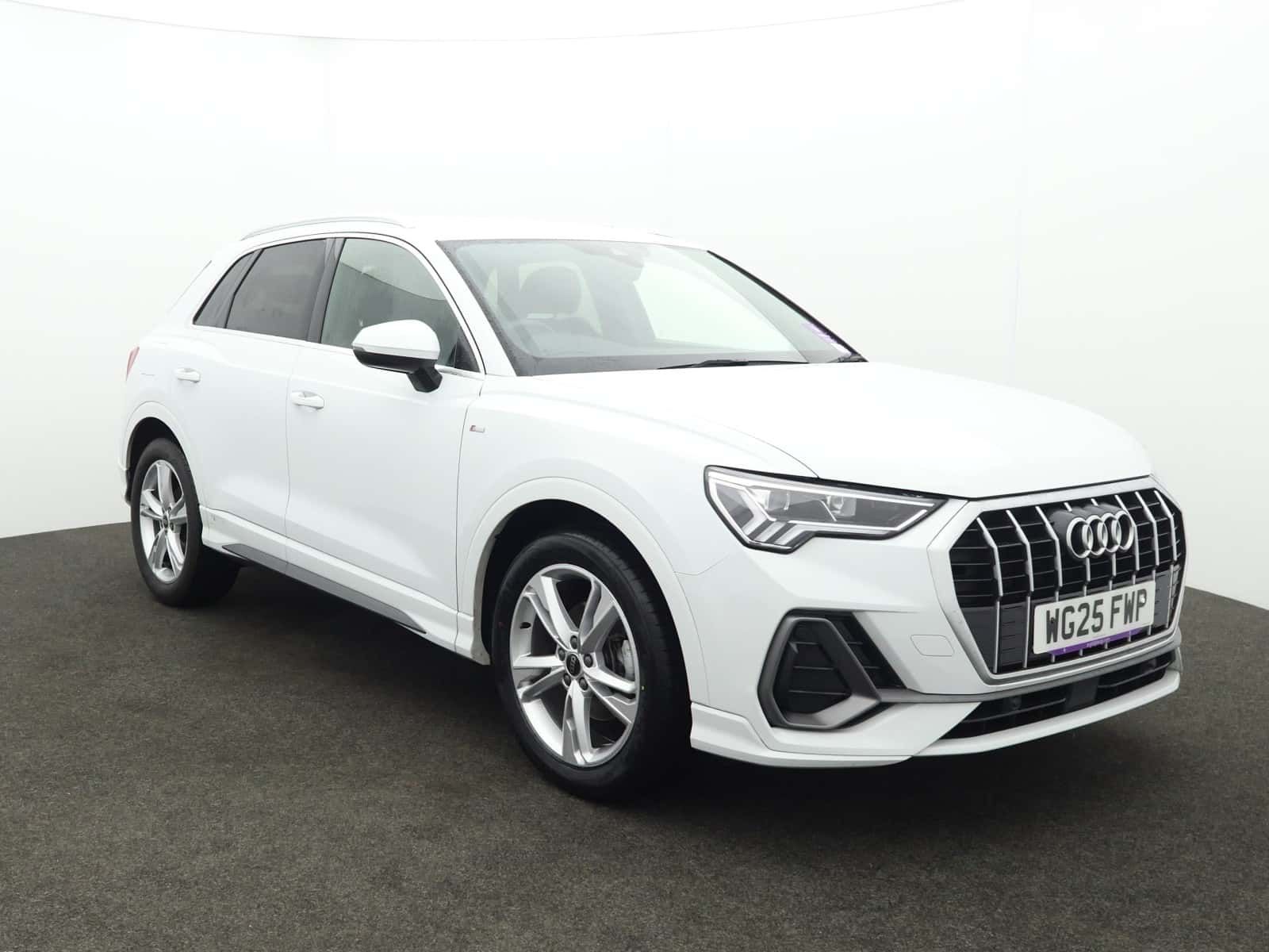 Audi Q3 listing photo