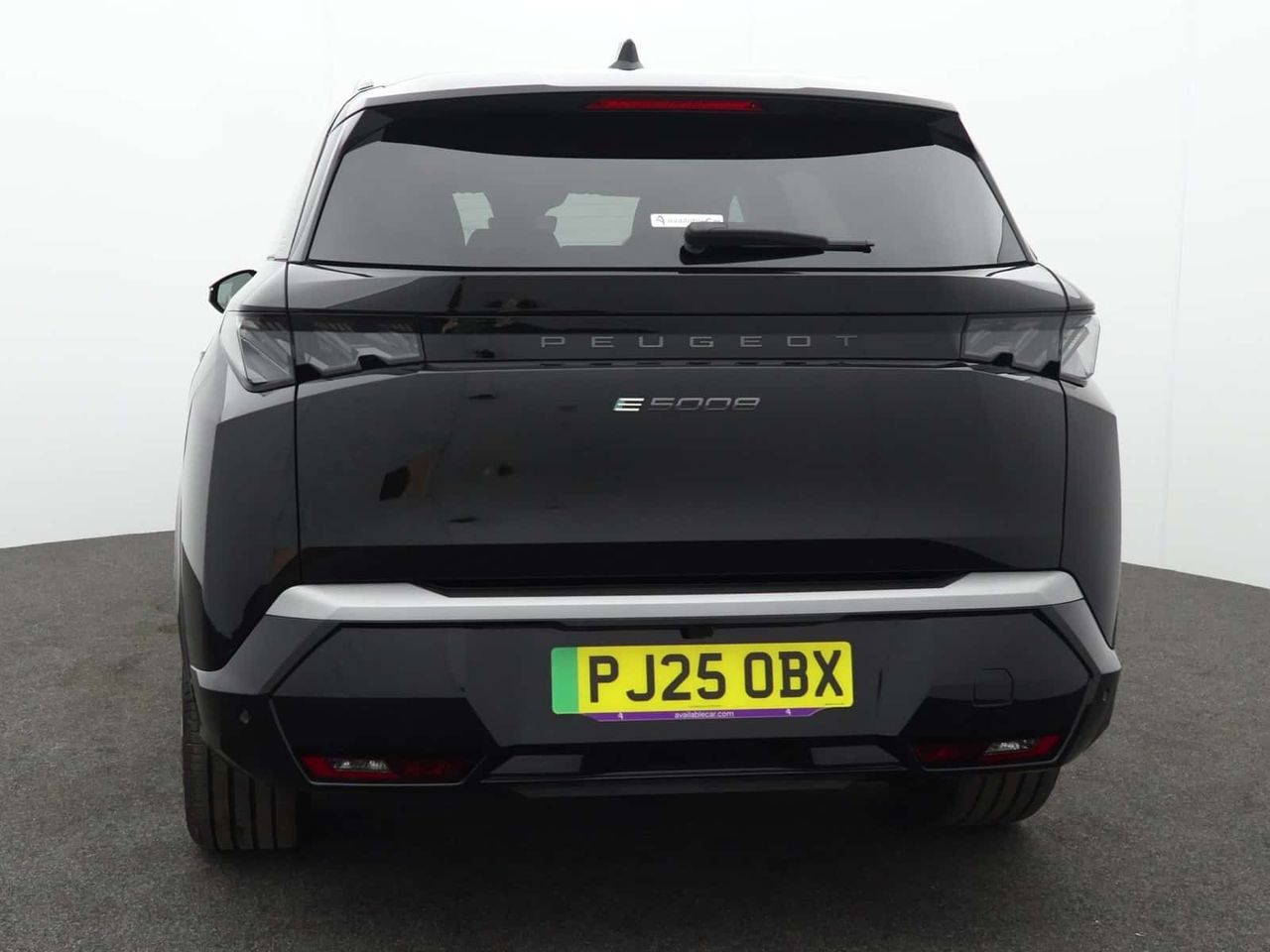 Peugeot E-5008 