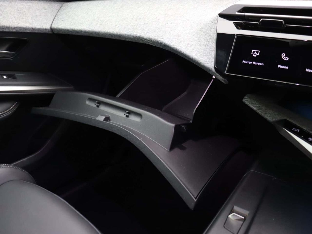 Peugeot E-3008