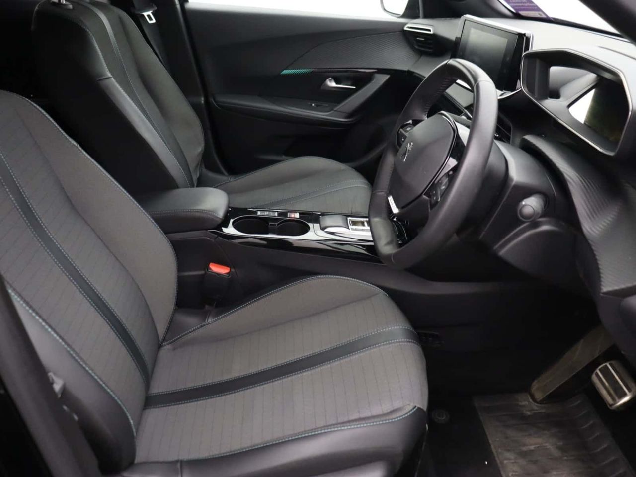 Peugeot E-2008
