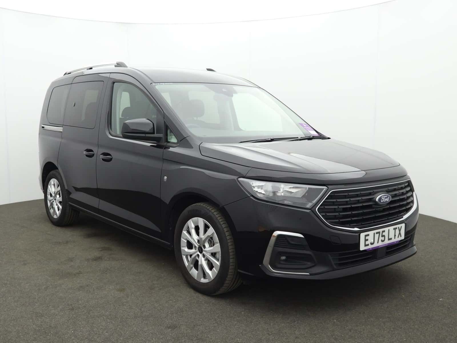 Ford Tourneo Connect listing photo