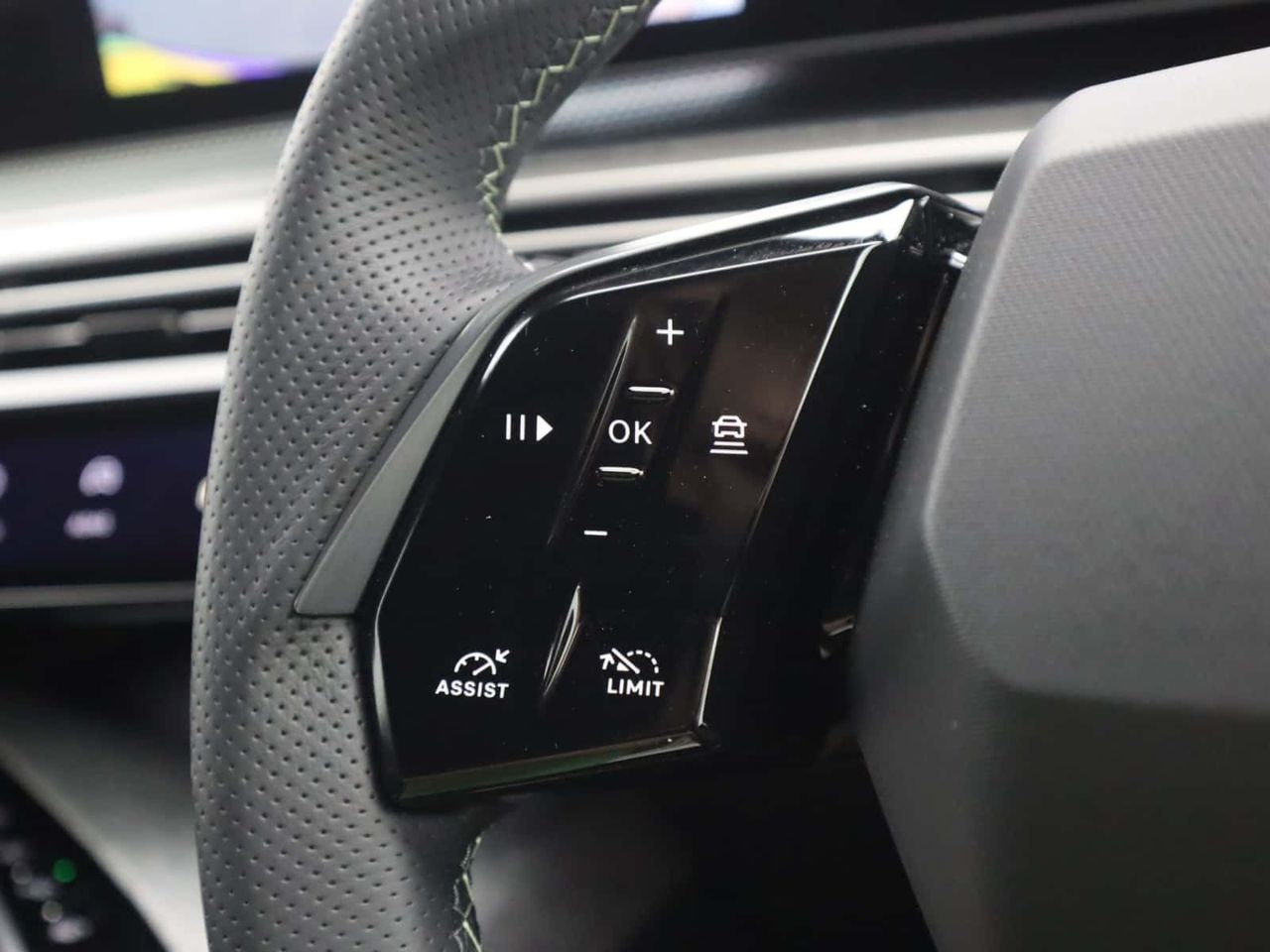 Peugeot E-5008 