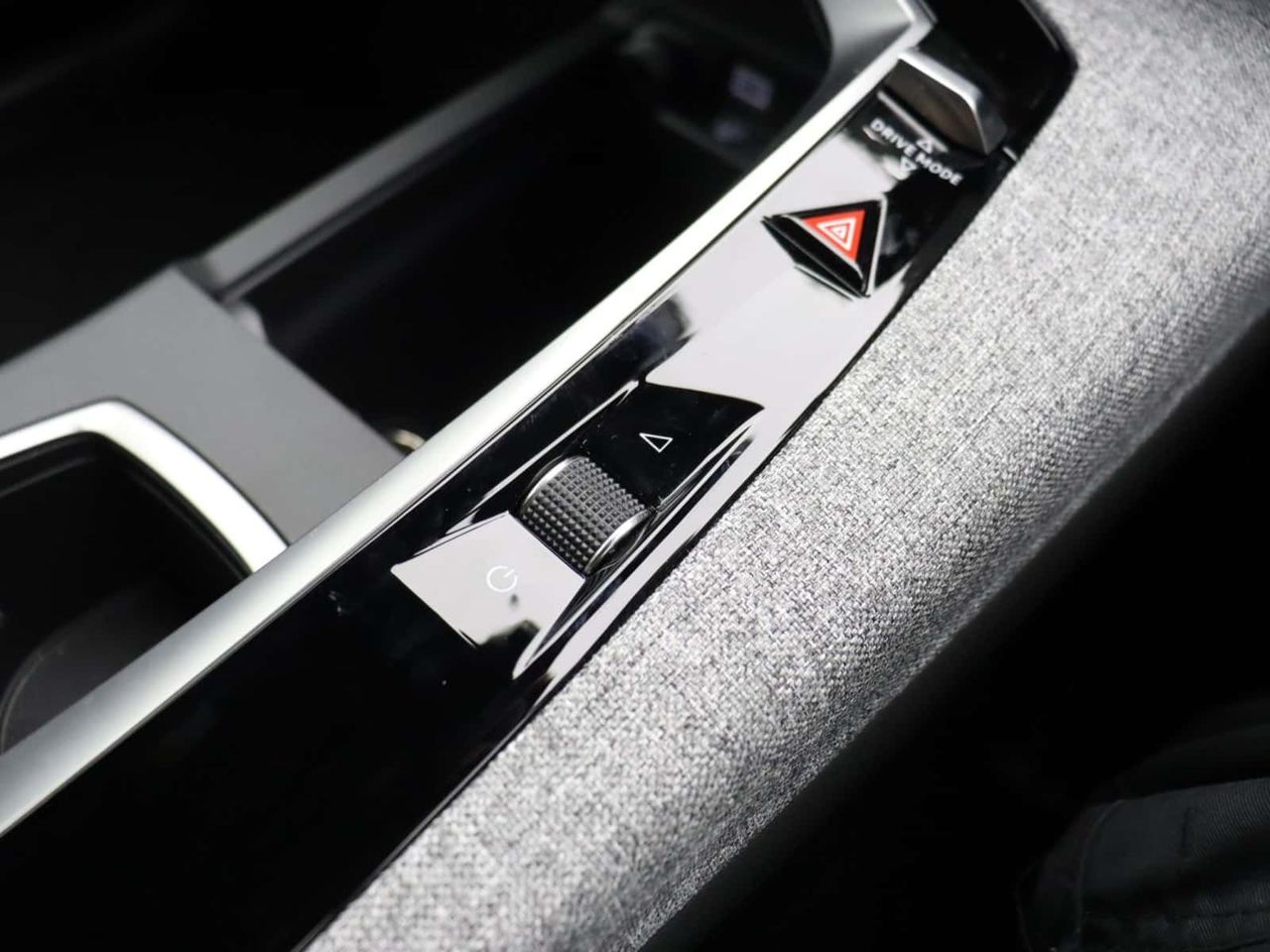 Peugeot E-3008
