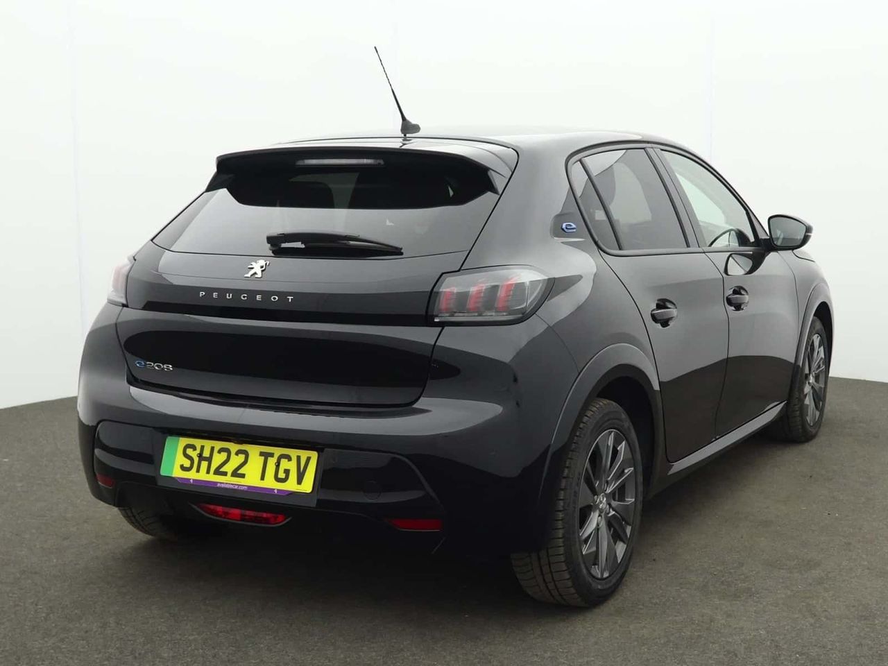 Peugeot E-208