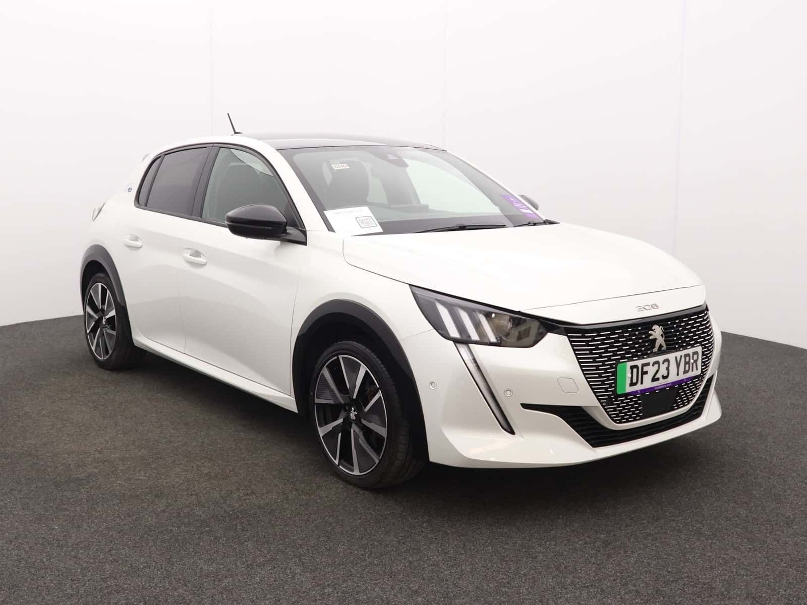 Peugeot E-208 listing photo