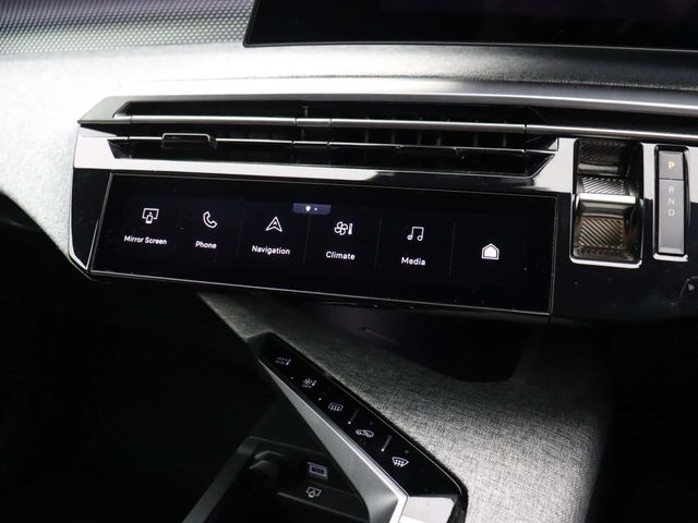 Peugeot E-3008