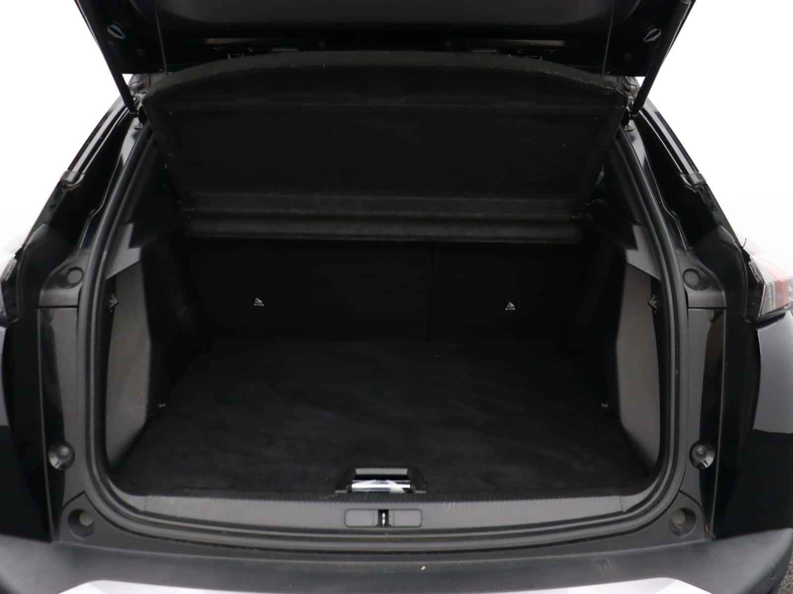 Peugeot E-2008