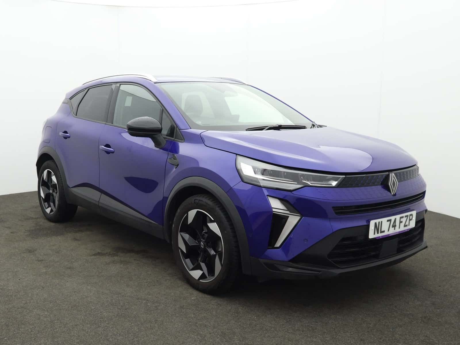 Renault Captur listing photo