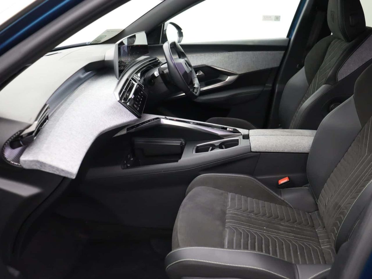 Peugeot E-3008