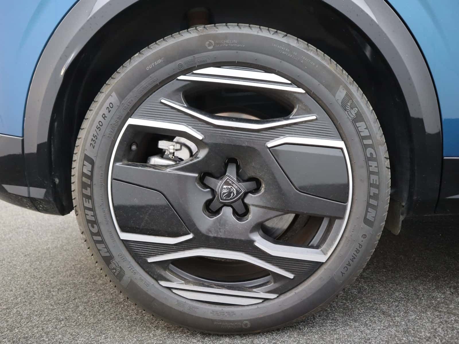 Peugeot E-3008