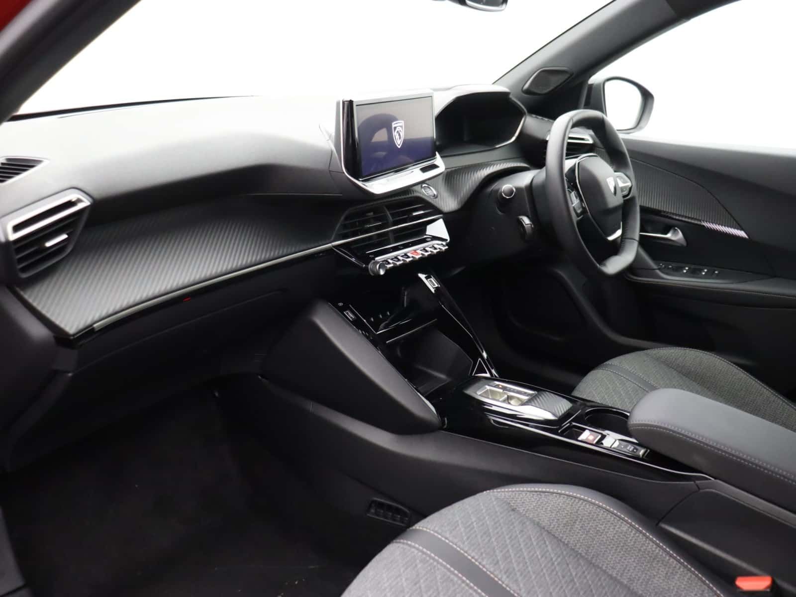 Peugeot E-2008