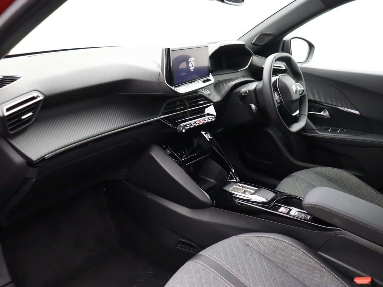 Peugeot E-2008 