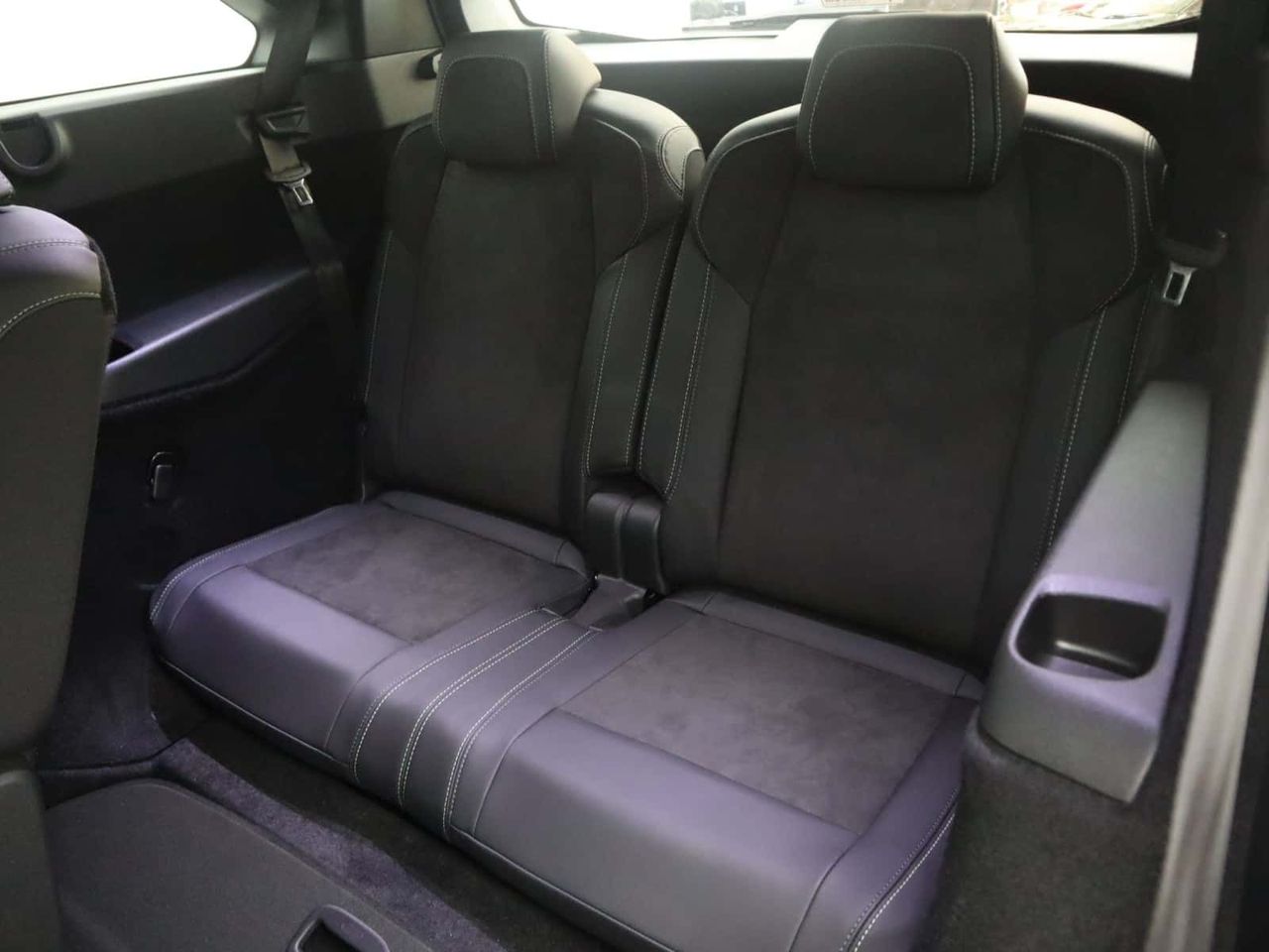 Peugeot E-5008 