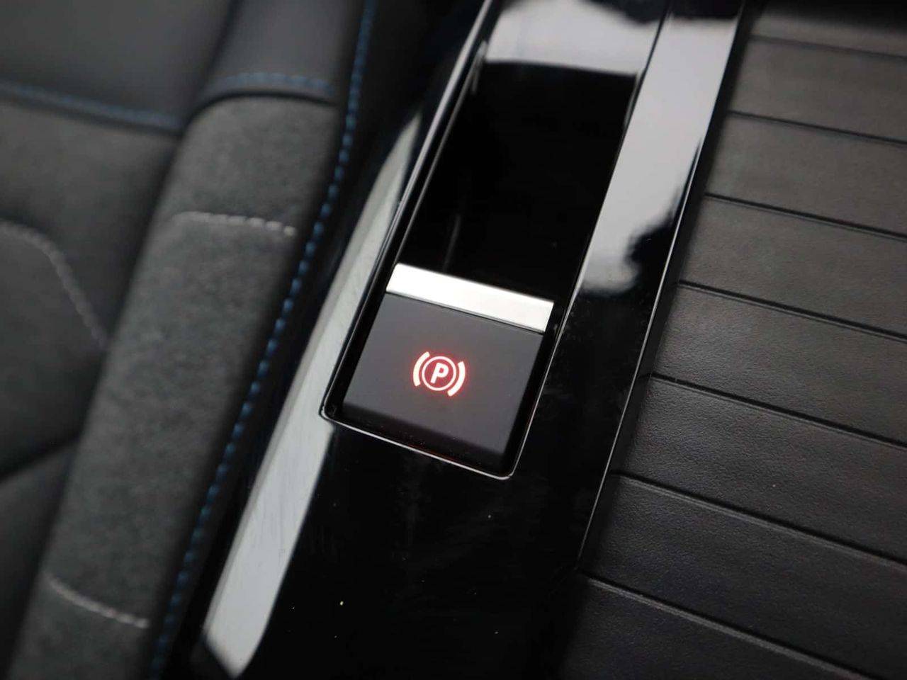 Citroen e-C4 X 